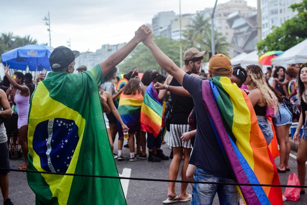 Pessoas se divertindo no carnaval de rua no Rio de Janeiro, na zona sul da cidade.