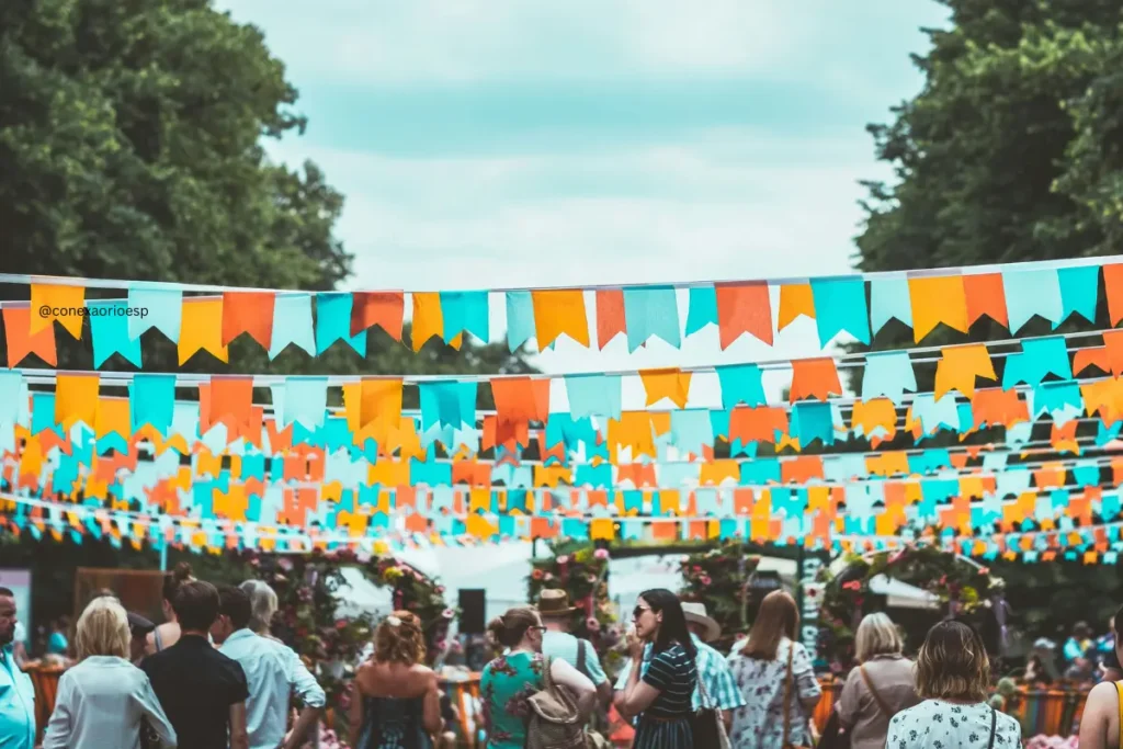 Bandeirinhas coloridas em festa julina